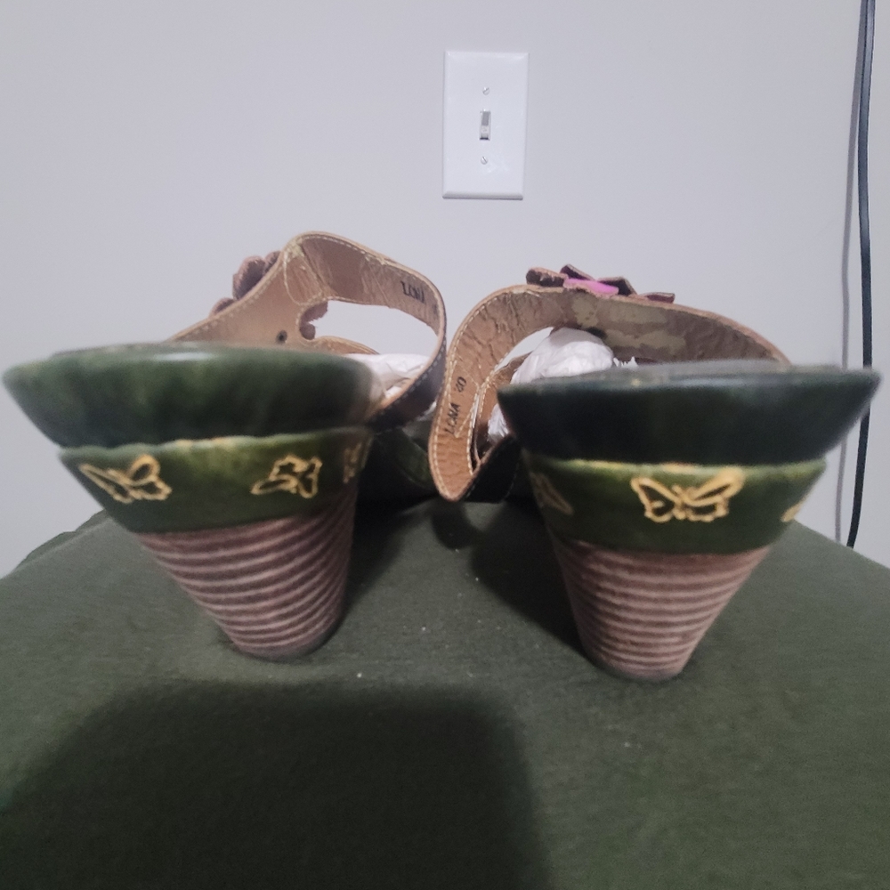 Green Wedge Shoes with Ribbed Detail